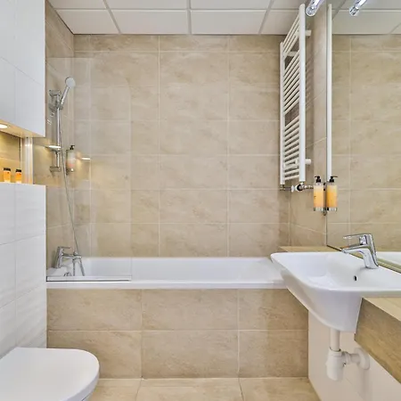 Kasprzaka 31 With Garage By Perfect 943